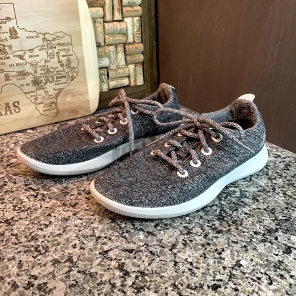 allbirds Women’s Wool Runners Sneakers Heathered Black and White Size 8